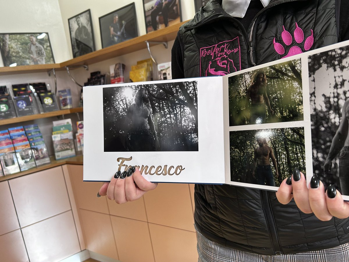 Jusqu’au 10 février retrouvez « Les barbus », l‘exposition engagée de #Darkcube sur le thème du #Movember 👨🏻📸

👉 L’ensemble des œuvres sont à retrouver dans son livre disponible en libre service à l’accueil 

#art #photo #expo