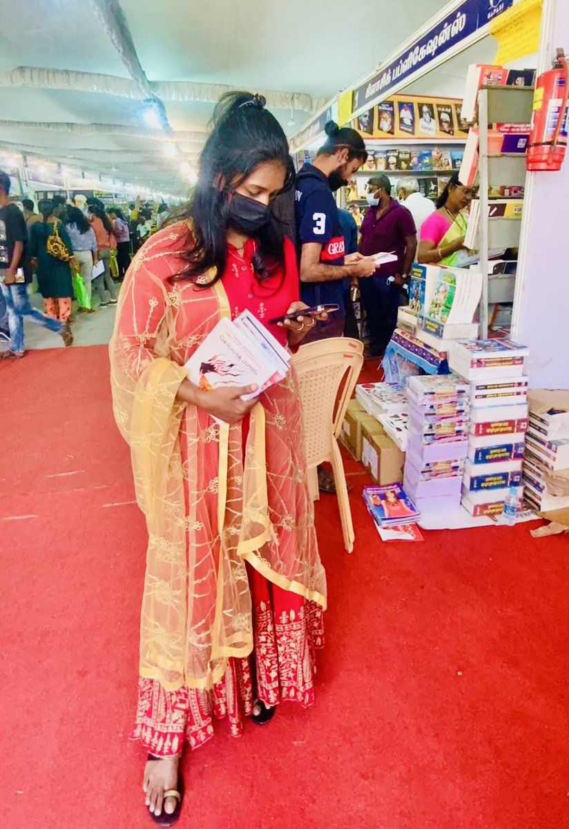 nive_jessie's tweet photo. 📚❤️ https://t.co/gK7cdVxu8s