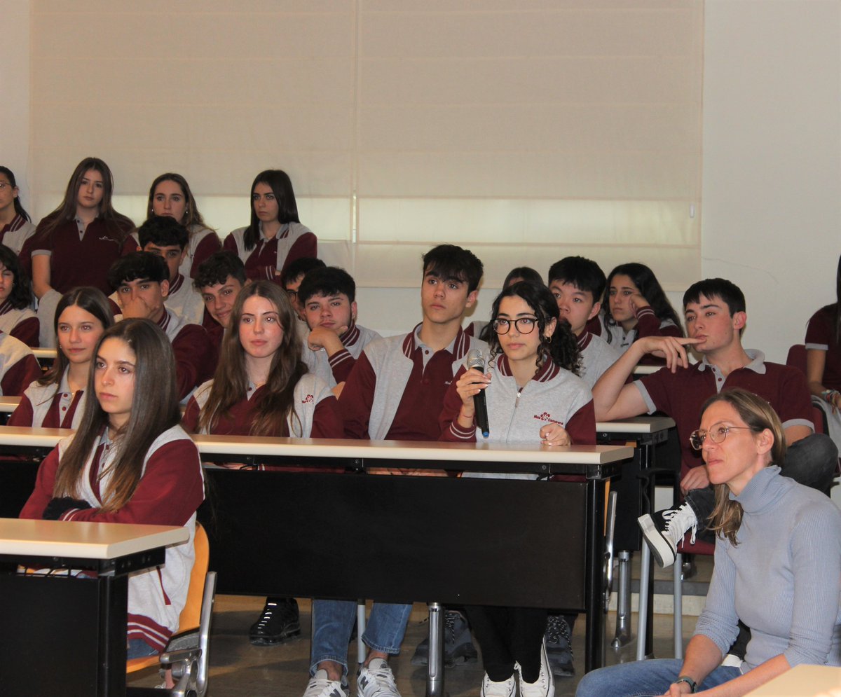 C_Mas_Camarena's tweet photo. 👉🆕Nuestros alumnos de Diploma del Bachillerato Internacional @iborganization tuvieron la oportunidad de hablar y consultar dudas o inquietudes junto a nuestro #IBWS Senior Manager, que les ayudó y les dio consejos para sus próximos exámenes.
#AlumnosMasCamarena, #IB, https://t.co/6wtrNXzXJz