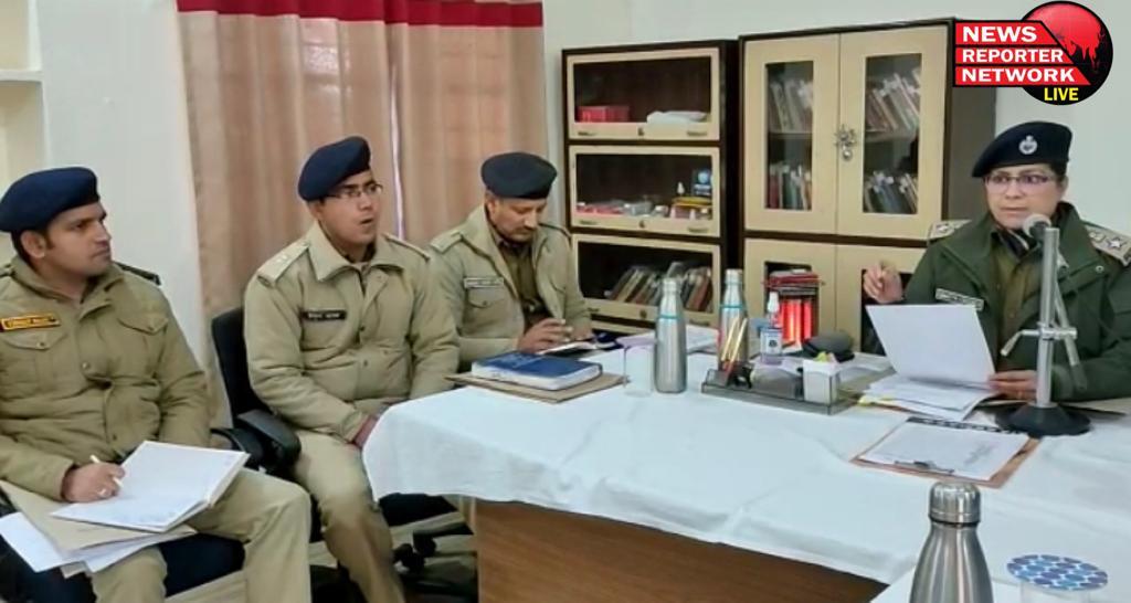 NewsReporterNe1's tweet photo. पुलिस कप्तान ने थलीसैंण ब्लाक के अंतर्गत प्रेम राम ग्राम प्रहरी को नशे के कारोबारियों को पकड़ाने में अपना योगदान देने पर सम्मानित किया गया।
.
https://t.co/7RVSyEXR4Z
.
.
#PoliceCaptain #PremRam #villageguard #Thalisainblock #latestnews #uttarakhandnews #newsreporternetwork https://t.co/s48oogd5OZ