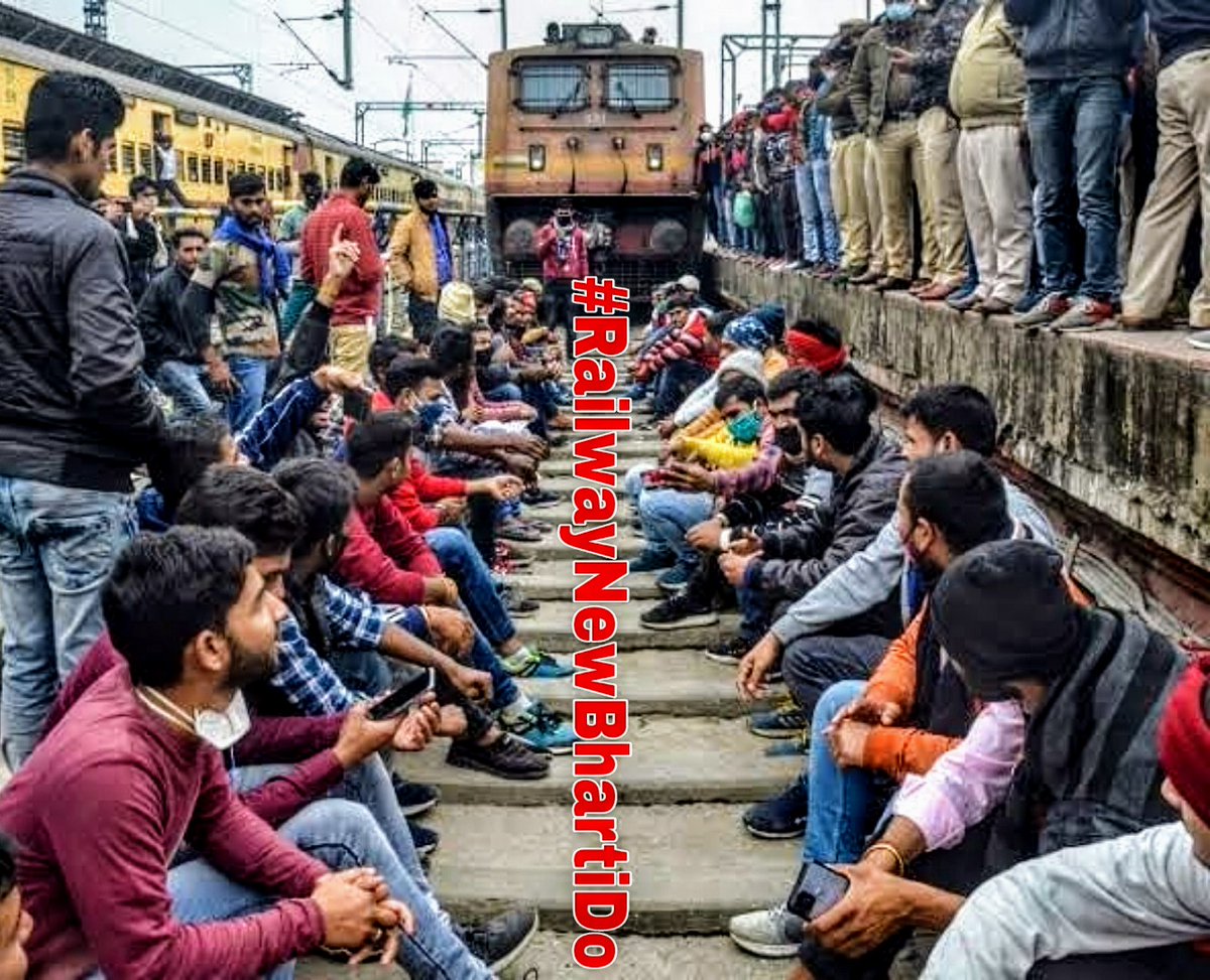 Indraje27504526's tweet photo. #RailwayNewBhartiDo लगता है हम बेरोजगार को 1 दिन या भी करना पड़ेगा #RailwayNewBhartiDo कब तक यह सरकार बनाए रखेंगे युवाओं को बेरोजगार यही बता दें @RailMinIndia @AshwiniVaishnaw @pmo @narendramodi @PiyushGoyal @PiyushGoyalOffc @RailwaySeva @IRCTCofficial https://t.co/7UfdXKKdup