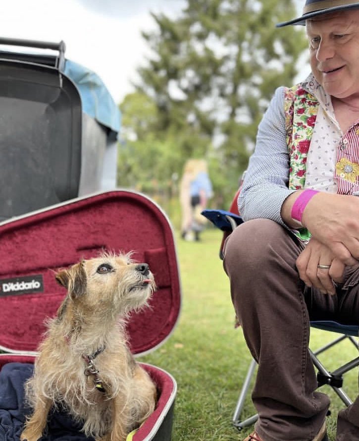 MOHO_Mutt's tweet photo. @MakingArtMarks @WeAreLSCFT @LSCFT_OTs @MOHOspark It’s the power of terrier #volition. We know what we want (#values &amp; #interests) &amp; know we can do anything (#PersonalCausation). Here’s me getting to use the guitar case as a bed at #LudlowFoodFestival (thanks for 1st pic) A great day out, but I’m not for sleeping on the grass! https://t.co/ygMxBjnH6P