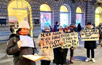 altermidya's tweet photo. IN PHOTOS: Filipino activists and allies braved the cold on a snowy and rainy Wednesday, January 18, to manifest their agitation and disbelief against the visit of President Ferdinand Marcos, Jr. in Zurich, Switzerland.

📸 Concerned Filipinos in Switzerland https://t.co/9XQJoTbei6