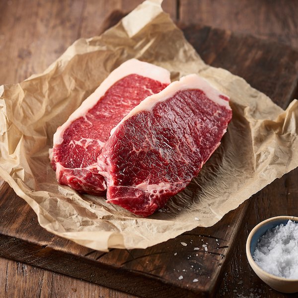 Friday Night Steak Night? Go BIG or go home! 💪🏼 We'll cut your steaks to any thickness you like - just ask. Call in and stock up for the weekend today, we're here until 4.30pm. 📸 Extra Mature Dry Aged Sirloin Steaks #Thame #OxTweets #ShopLocal