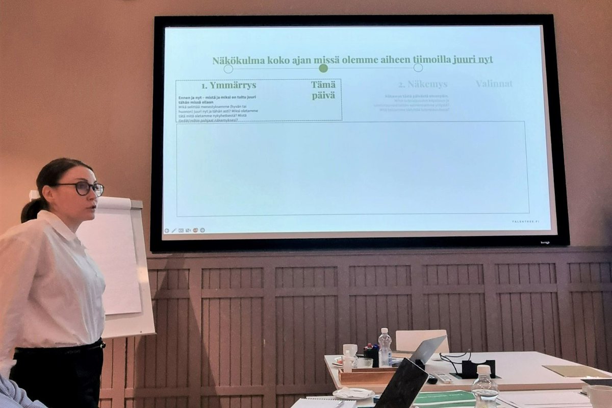 Servica01's tweet photo. Missä olemme tänään ja juuri nyt? Johtoryhmän ensimmäisessä strategiatyön työpajassa käytiin läpi nykytilaa sekä asiakkaiden, henkilöstön ja hallituksen strategiakyselyjen ja haastattelujen tuloksia.
#servica #talentree https://t.co/mkyDF4ZafS