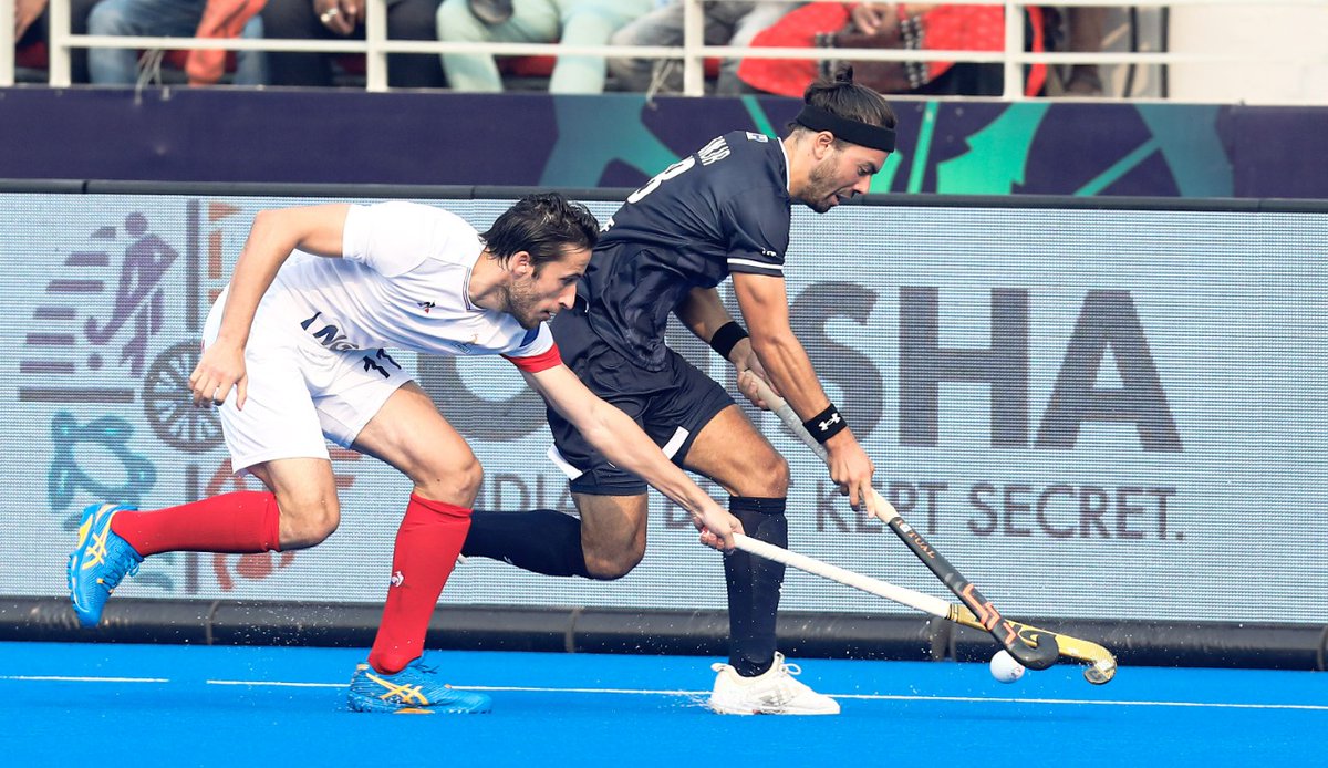 TheHockeyIndia's tweet photo. Here are some exciting moments from the first half of France vs. Argentina. 😍
#IndiaKaGame #HockeyIndia #HWC2023 #StarsBecomeLegends #HockeyWorldCup #FRAvsARG @CMO_Odisha @sports_odisha @IndiaSports @Media_SAI @FF_Hockey @ArgFieldHockey https://t.co/hfChu0Qj5S