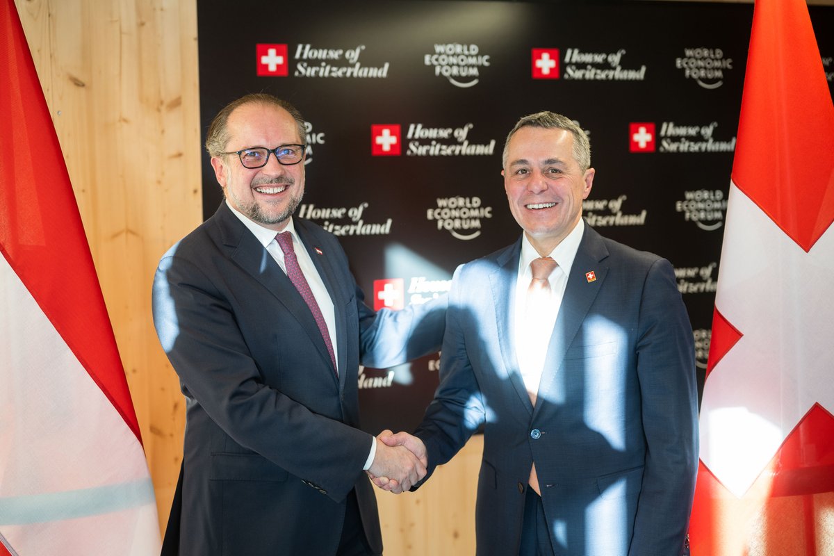 Eine ereignisreiche Woche mit zahlreichen bilateralen Gesprächen geht zu Ende. Neben seinem Auftritt beim "Dialogue on the Western Balkans" hat Außenminister <a href="/a_schallenberg/">Alexander Schallenberg</a> u.a. auch seinen🇨🇭Amtskollegen Bundesrat <a href="/ignaziocassis/">Ignazio Cassis</a> getroffen. 
  
#WEF23 #WorldEconomicForum #Davos