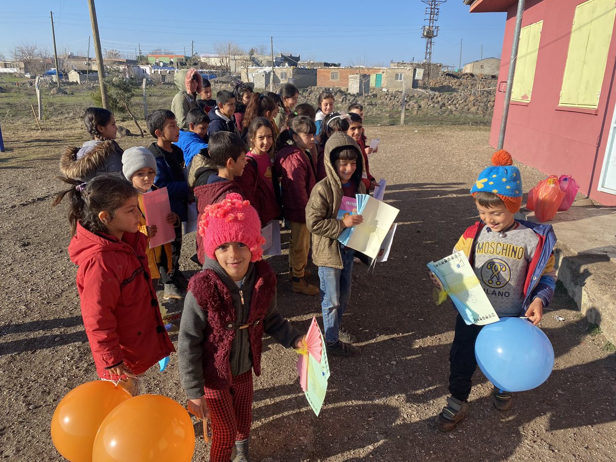 🌟 İl Milli Egitim müdürümüz Murat KÜÇÜKALİ'nin direktifleri doğrultusunda karne hediyesi olarak öğrencilerimize birer kitap hediye ettik🙏 Hepinize iyi tatiller ve iyi okumalar çocuklar🙂
<a href="/tcmeb/">Millî Eğitim Bakanlığı</a>
<a href="/aliihsansu_/">Ali İhsan Su</a>
@a_karaaslan69
<a href="/Murat4Kucukali/">Murat Küçükali</a>
<a href="/atabeyahmt/">Ahmet atabey</a>
<a href="/Diyarbakirmem/">Diyarbakır İl Millî Eğitim Müdürlüğü</a>
<a href="/erganimem2/">ERGANİ İLÇE MİLLİ EĞİTİM MÜDÜRLÜĞÜ</a>