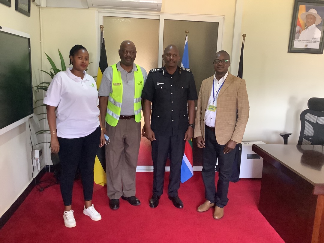 CID1_UG's tweet photo. This morning, a team from @UmemeLtd led by @SpoxOfUmeme paid a courtesy call on the Director AIGP @Tom_Magambo. The discussion was centred on collaborative efforts in fighting vandalism. https://t.co/7vbBz7bH8m