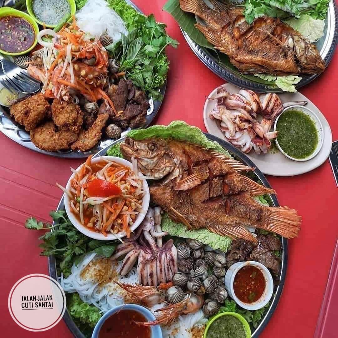 MalaysianFoods's tweet photo. Tempat makan Syurga Seafood Ala-ala Hatyai tepi Tasik dekat "Shah Alam"

Kalau nak merasai suasana ala-ala macam dekat "Hatyai" sambil makan tepi tasik boleh ke sini Restoran Kak Anie Shellrock.  Ada pelbagai jenis makanan dari masakan melayu dan Thailand. 
 
📍Kal Anie Shellrock https://t.co/0Gdh379eGV