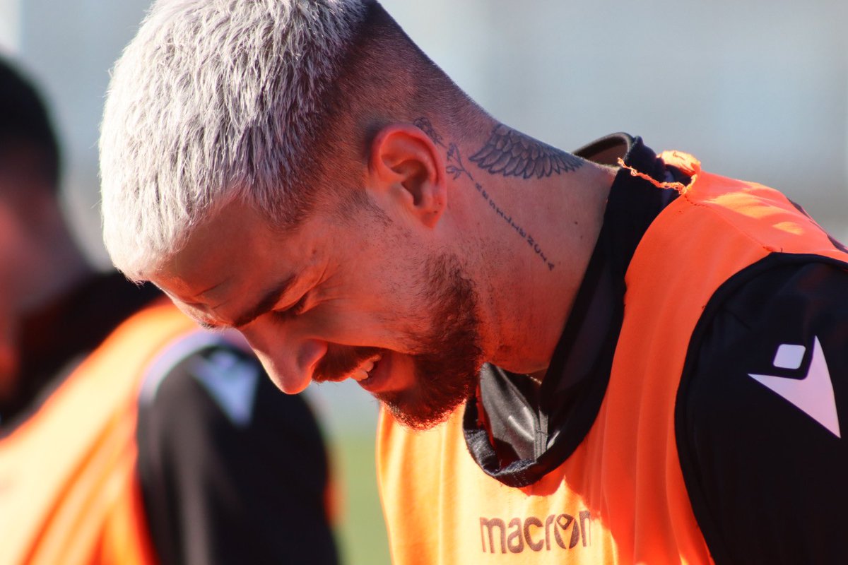 CDCastellon's tweet photo. 😜 Nuevo chico en la oficina 🚧⚽️

#PPO100👂 https://t.co/6BkEADEkJG