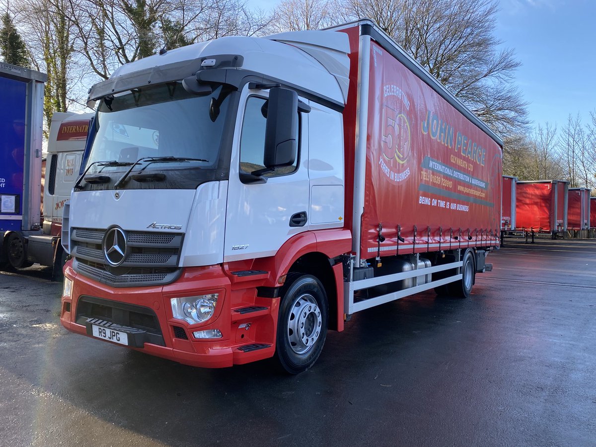 #JOHN PEARCE GLYNNEATH#50th ANNIVERSARY #EURO COMMERCIALS #NEW ACTROS -Special thanks to John Pearce Glynneath on their 50th Anniversary for the order for 2x New Actros 1827 Stream Space 18 tonne rigids.
1st one delivered this morning- Now let’s get the livery on sharpish 👍🤓