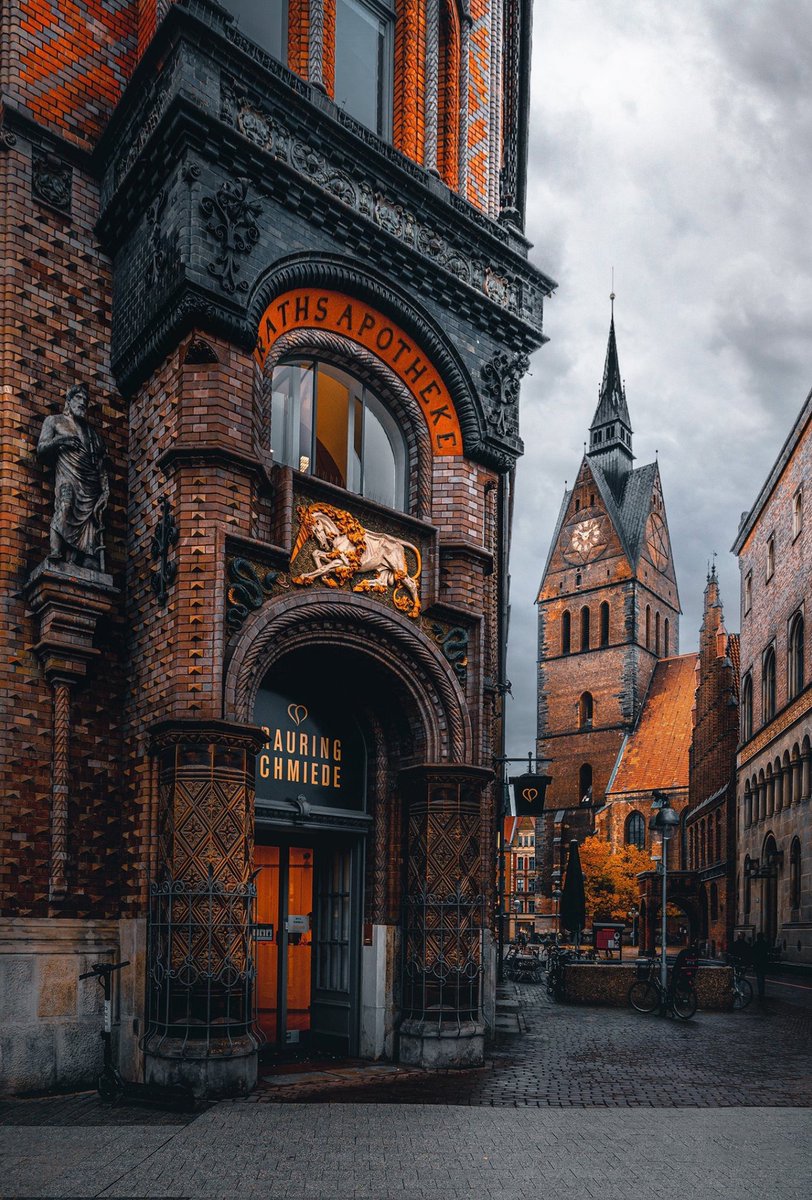vlady_elena's tweet photo. Ancient pharmacy of Hanover, Germany 🇩🇪 ©️sascha. https://t.co/KsQURlVZY8