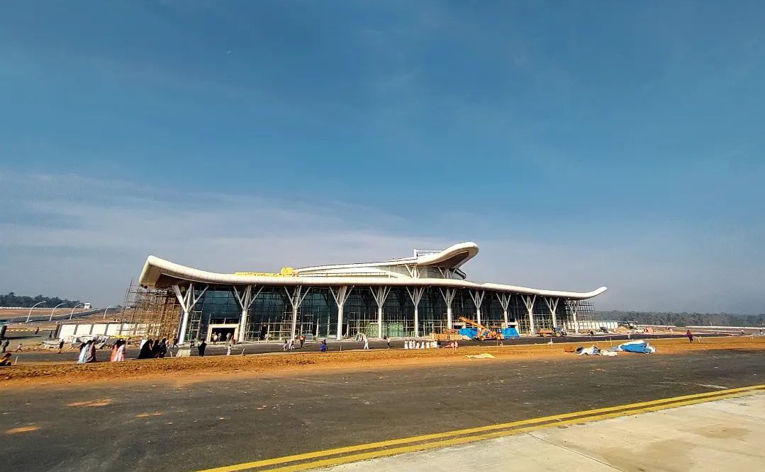 ವಿಮಾನದಲ್ಲಿ ಹಾರಾಡೋರು ಯಾರೇ ಆಗ್ಲಿ airportನಲ್ಲಿ  ಉದ್ಯೋಗ ವಿಚಾರದಲ್ಲಿ ಊರಿನ ಹೈಕ್ಳಿಗೆ ಆದ್ಯತೆ ಇರಲಿ.. 
Shivamogga airport to be inaugurated on Feb 27..
#shivamoggaairport 
PC: @IndexKarnataka