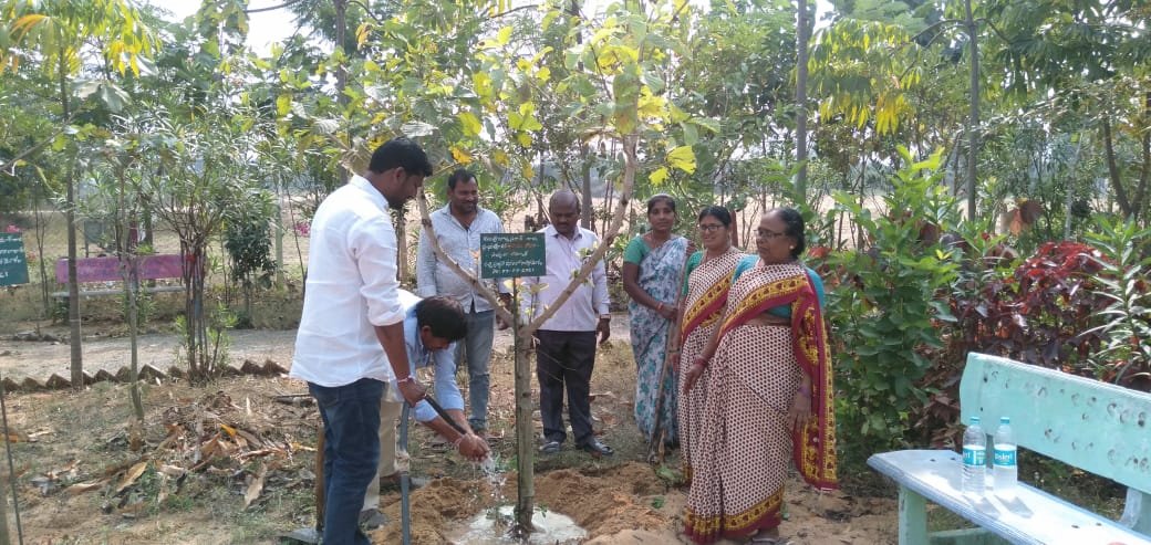 ChenelliRamesh's tweet photo. చెన్నూరు నియోజకవర్గంలో ప్రతి శుక్రవారం గ్రామాల్లో నిర్వహించే స్వచ్ఛ శుక్రవారం కార్యక్రమంలో భాగంగా కిష్టంపేట గ్రామంలో ప్రజలు, అధికారులు, ప్రజా ప్రతినిధులు, ప్రజలు పాల్గొని శుభ్రత కార్యక్రమాలు నిర్వహించారు.జై బీఆర్ఎస్ జై కేసీఆర్ జై శ్రీ @balkasumantrs అన్న గారు✊🙏

#CleanFriday https://t.co/nPdNEiVS1p