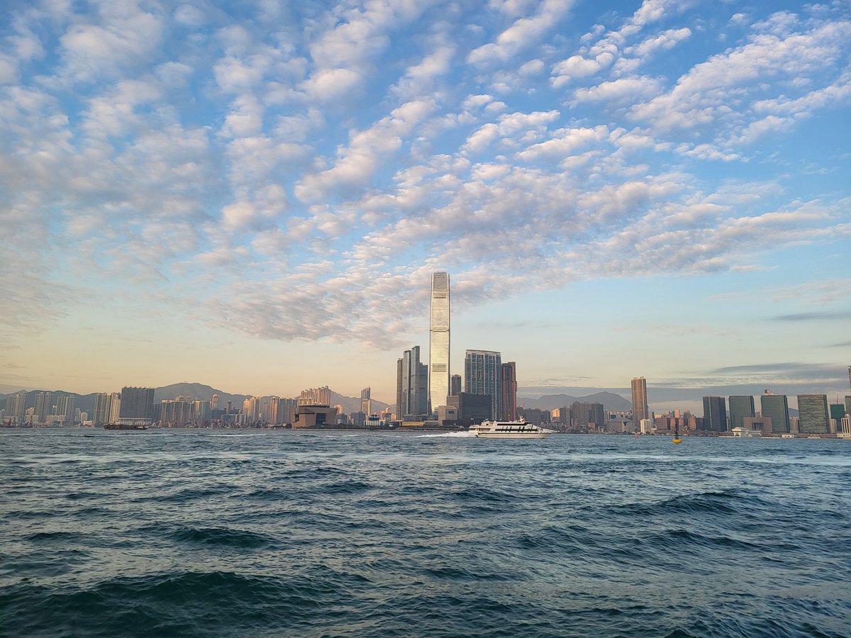 ChloecLoNews's tweet photo. #HongKong, you're so beautiful. Sadly, it's only on the outside. https://t.co/YOAWTZ5wdY
