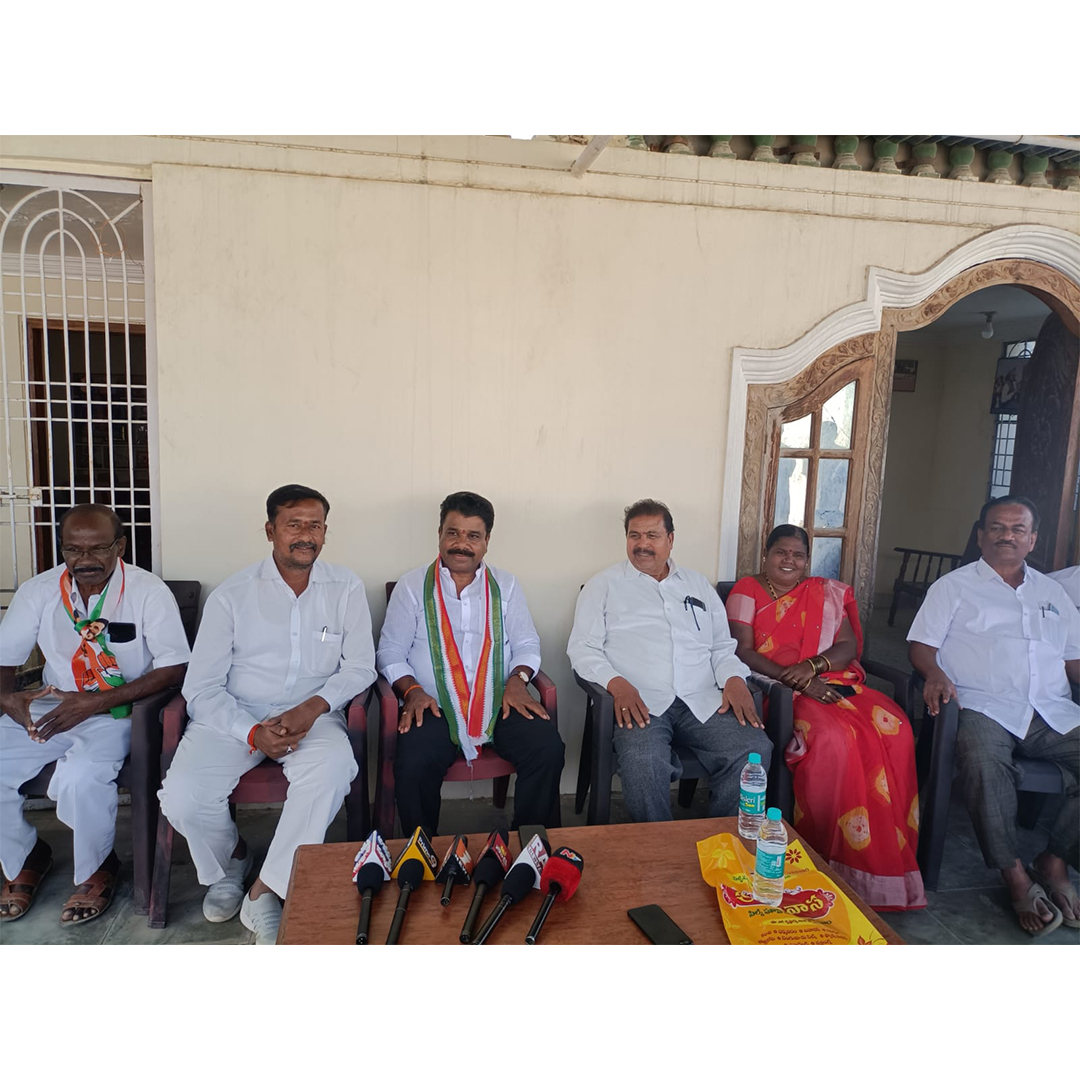 ChelamallaReddy's tweet photo. జనవరి 22వ తేదీ ఆదివారం నాడు నాగర్ కర్నూల్ జిల్లా బిజినపల్లి మండలంలో జరిగే దళిత గిరిజన ఆత్మగౌరవ  సభ సన్నాహక సమావేశం  వనపర్తి జిల్లా కాంగ్రెస్ పార్టీ కార్యాలయంలో నిర్వహించడం జరిగింది. 

1/2 https://t.co/BpY0V37dkA