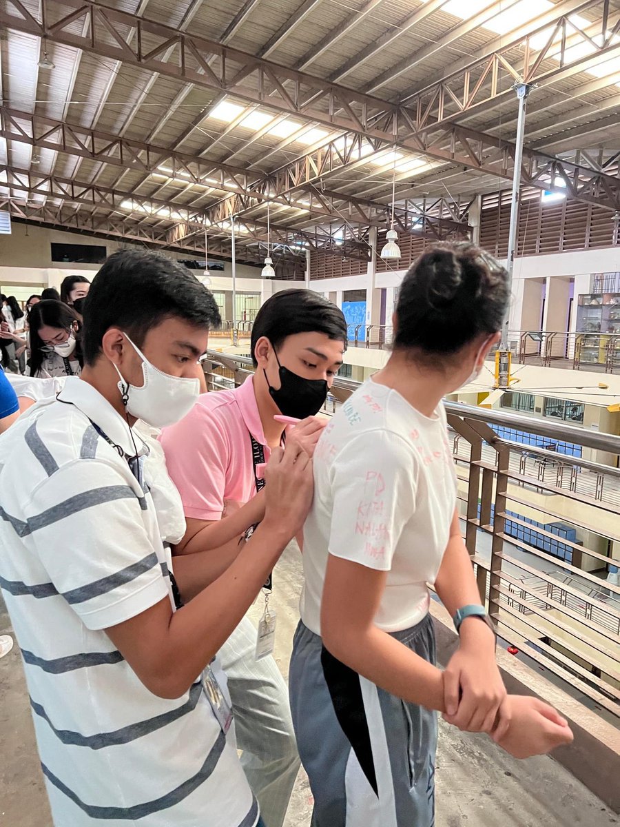adi_shsc's tweet photo. The SHS student council were able to take pictures of this first ever shirt signing. Feel free to check them out! 👀

#AdiSeniorHigh
#HeretoHearYou

4/4 https://t.co/UUGmaaGHE6