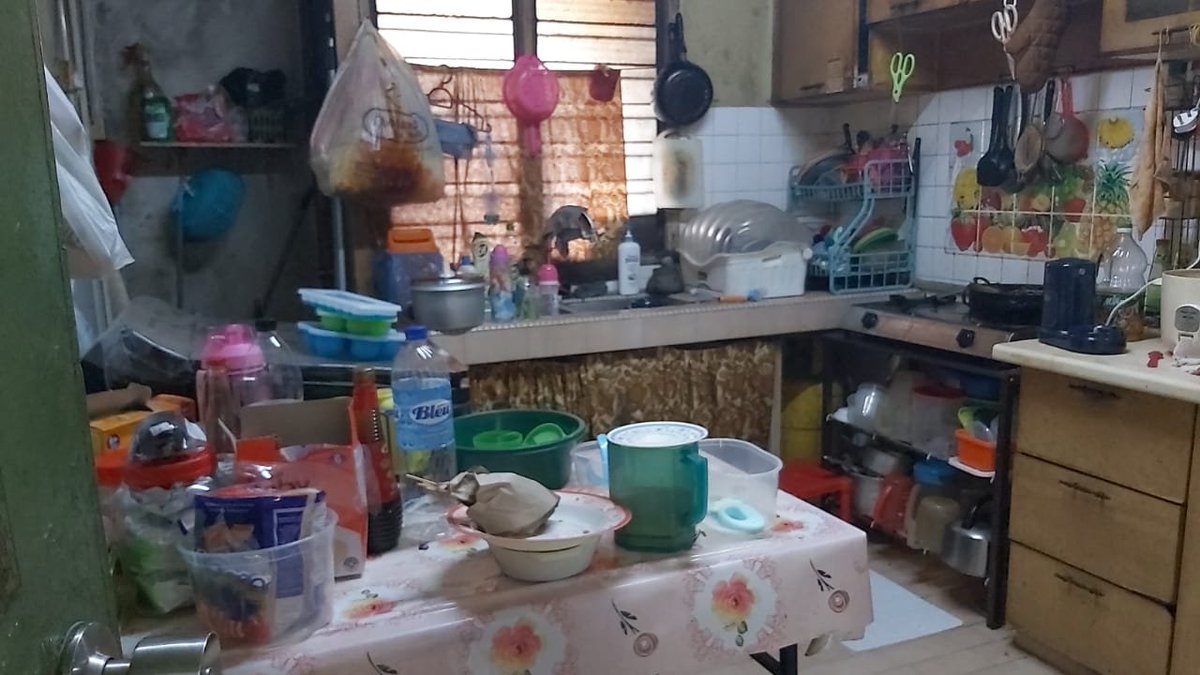 zumairaaa's tweet photo. Both Juliana and suami mmg tak bekerja skrg untuk urus adik Attique yg baru 7 bulan ni. Ada lagi 3 anak2 dia yang sekolah. Duit belanja sekolah, duit makan pon takde nak bagi. Keperluan harian dorang pon tak terurus.

Nak minta korang tolong RT banyak2 untuk adik Attique nii🙏 https://t.co/32Psl1zvgr