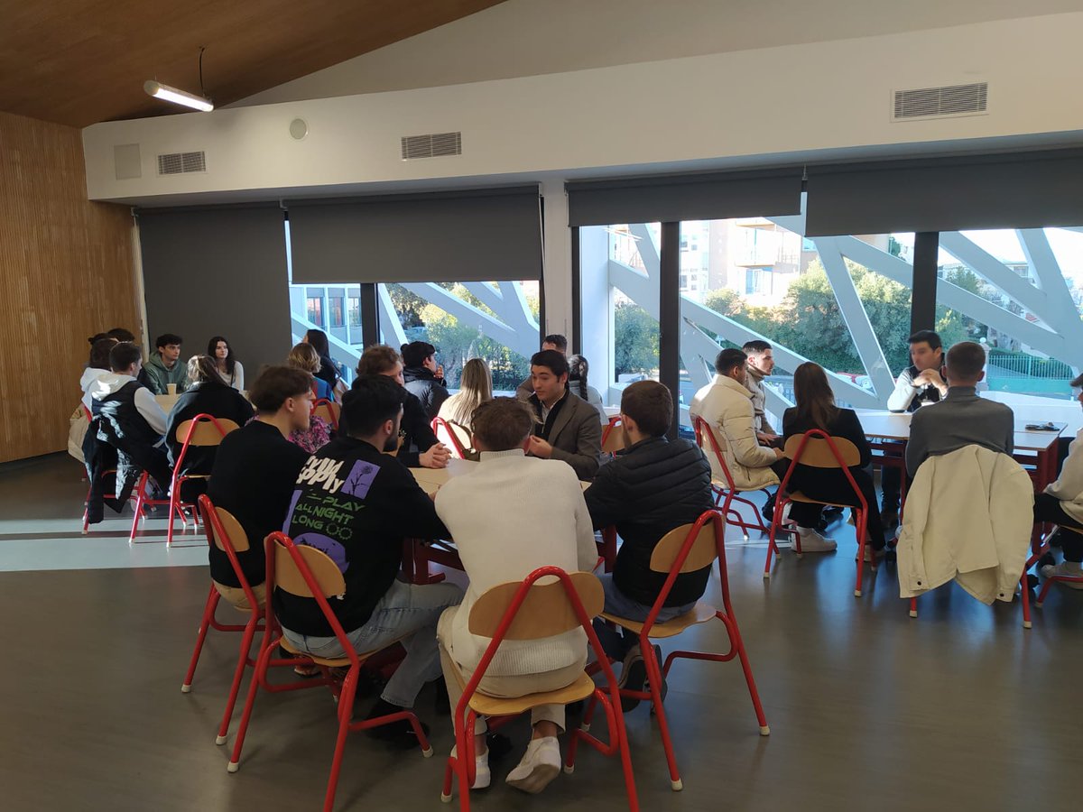 AudibertiLyc's tweet photo. Professionnels de l'immobilier,  étudiants et alternants  #BTSPI échangent autour des exigences de la profession. Merci 💕aux partenaires https://t.co/9wYgUIJ90q