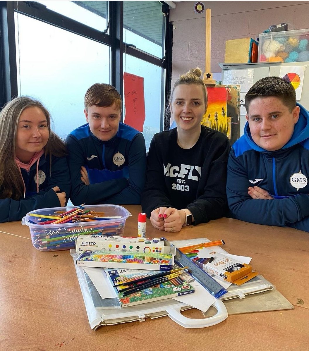 Ár bhfoireann <a href="/junkkouture/">Junk Kouture</a> idirbhliana Julie, Seán &amp; Karl in éineacht le Ms Harrington atá ag obair go dian ar a ndearadh i mbliana.  Tá sé ag teacht le chéile i ndáiríre agus táimid ar bís a thaispeáint duit🤩🤩.
<a href="/MacswineyCc/">Terence MacSwiney CC</a> <a href="/tmswineycclib/">JCSP Library TMSCC</a> <a href="/CorkETB/">CorkETB🇮🇪🇪🇺</a>