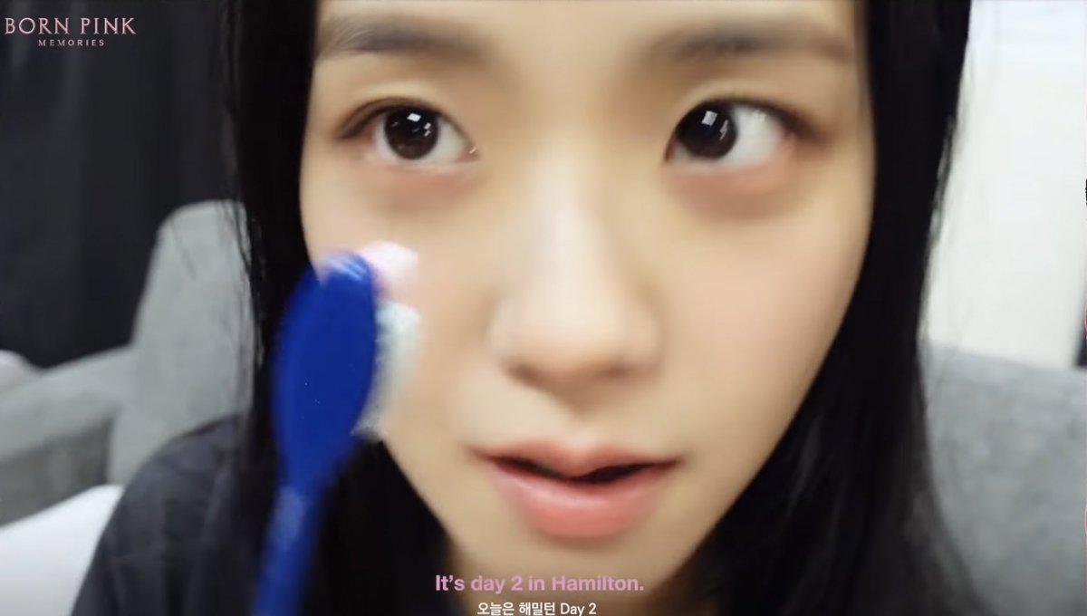 ninisthotty's tweet photo. it's just funny seeing people drag jisoo's visuals. i don't even engage cause it's pointless, the whole world knows how beautiful she is even while brushing her teeth
https://t.co/poiFLWMMBG