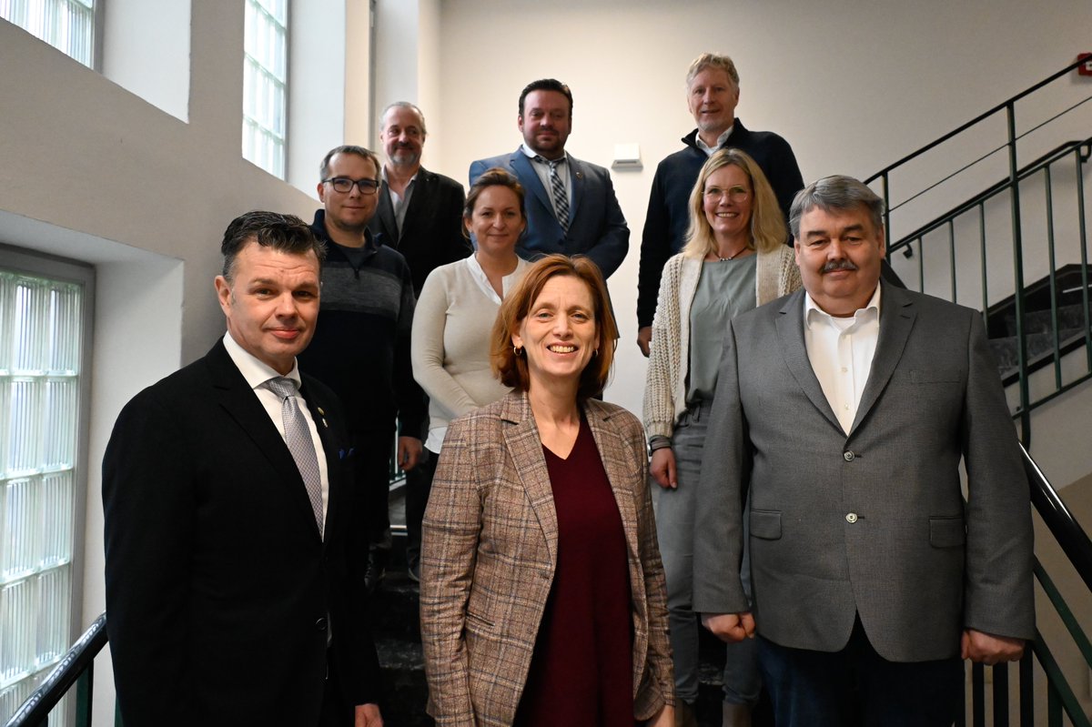 Bildung_SH's tweet image. Heute hat sich @PrienKarin zum jährlichen Austausch mit Vertreterinnen und Vertretern des Deutschen #Schaustellerbund|s getroffen. Thema war das bundesweite #Pilotprojekt „DigLu“ ➡️ Digitales Lernen unterwegs, für Kinder beruflich Reisender. 🎡🙏