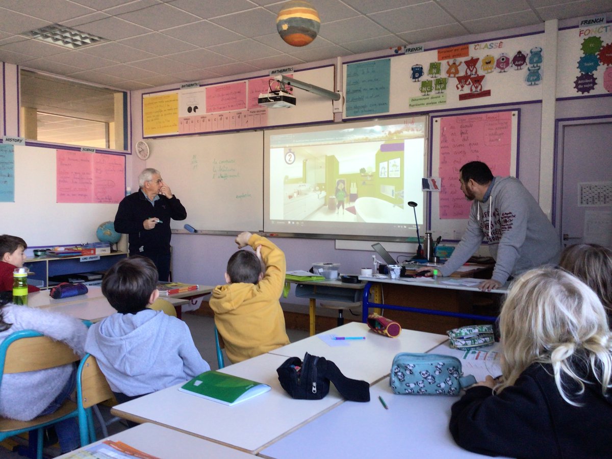 Les élèves de l’école Jacques Prévert (du CP au CM2) ont suivi une formation sur les dangers domestiques, réalisée par deux adultes de la Mae. 
Ils devaient retrouver des dangers dans différentes pièces de la maison. Un bon moment instructif.