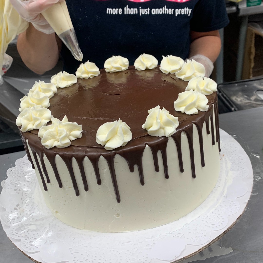 Weekend plans? Make it a great one!

#tgif #cake #chocolatecake #party #weekend #sweetnessmatters