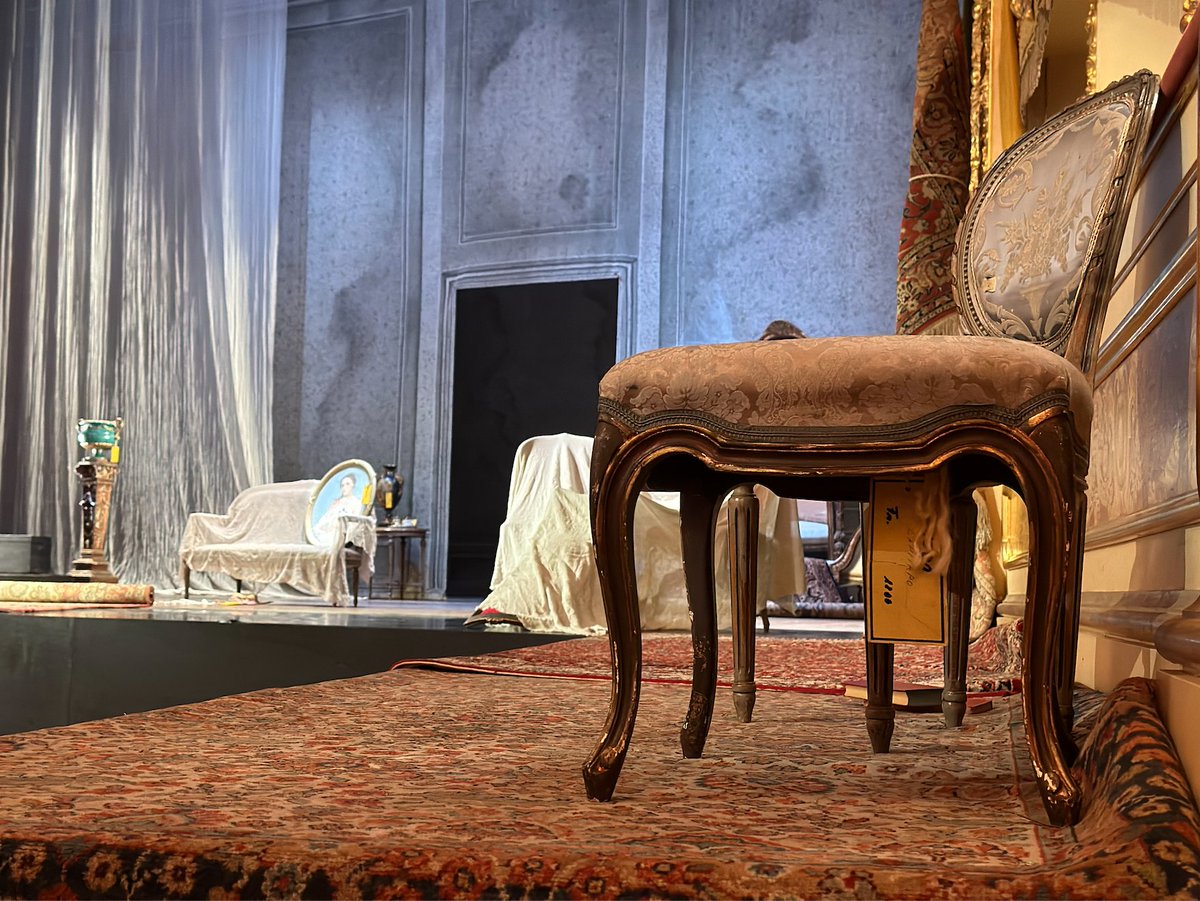 teatrolafenice's tweet photo. La scena de "La Dame aux camélias" è pronta e noi alle 15:30 ci coccoliamo con musica e danza.. e poi la bellezza tutta di questa straordinaria creazione di John Neumeier e il suo @hamburgballett. In bocca al lupo a tutti! https://t.co/Oong4qKgYG