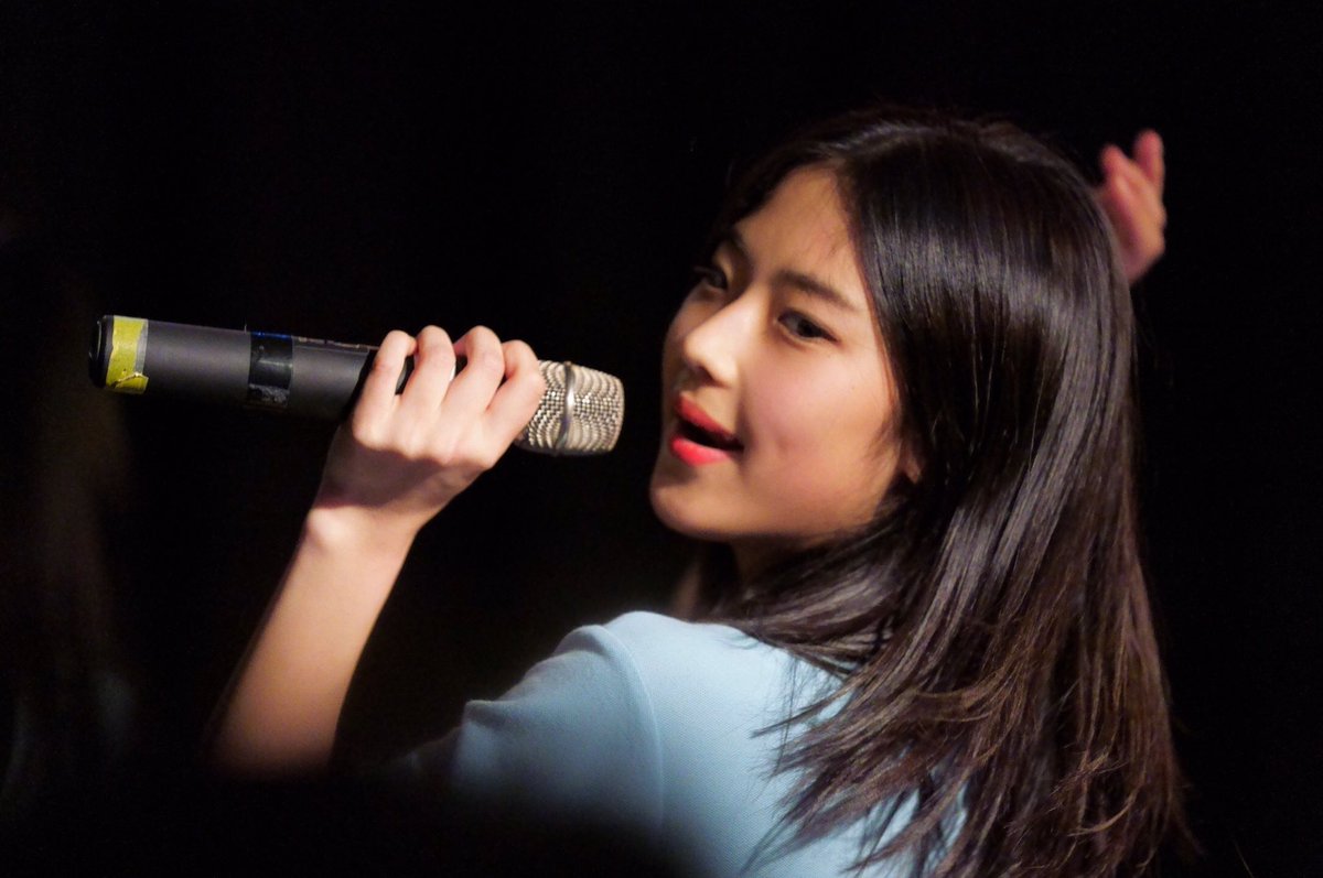 rukarchives's tweet photo. predebut #RUKA singing on stage.

#KawaiRuka #BABYMONSTER #BABYMONSTER_RUKA #BAEMON #YGNGG #YG_NEW_GROUP #瑠花 https://t.co/Pan2Pf8AEF