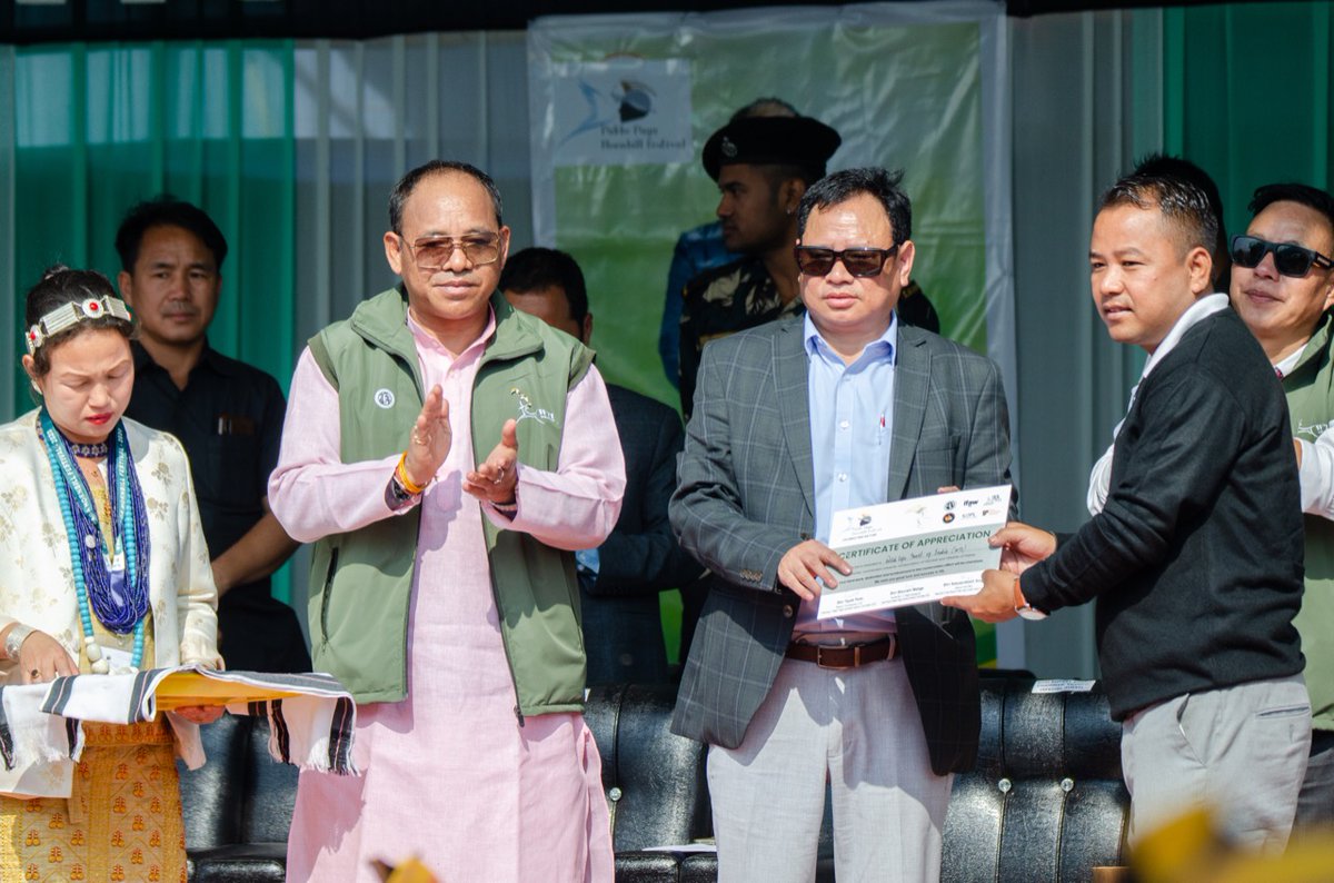 wti_org_india's tweet photo. A fitting finale to #PakkePagaHornbillFestival with the community pledge to conserve #wildlife
Thank you @ArunForests for your partnership to save our natural heritage!
All photos by @madmyst619 on location #WTIatWork https://t.co/Brunxe0FFy