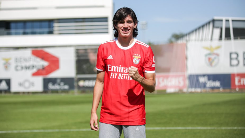 vaibenfica1904's tweet photo. ✍️ OFICIAL | Marcos Zambrano, avançado de 18 anos, é reforço! 🔴⚪️

Nascido no Equador, Marcos Zambrano é júnior Sub-18 (1.º ano) e tem nacionalidade norte-americana. Chega proveniente do Philadelphia Union.

Bem-vindo! 👋🦅 https://t.co/Opgdbp5alI