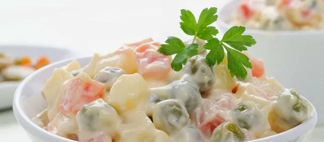 bzfe_de's tweet photo. #Feinkostsalate: Sind die mit „Premium“ oder „Spitzenqualität“ beworbenen Erzeugnisse wirklich so viel besser oder ist das reine Marketingstrategie? In den aktuellen Leitsätzen für Feinkostsalate der #DLMBK könnt ihr herausfinden, was dahintersteckt ➡️ https://t.co/XKnJUHQJgm https://t.co/kxql9TqV8i