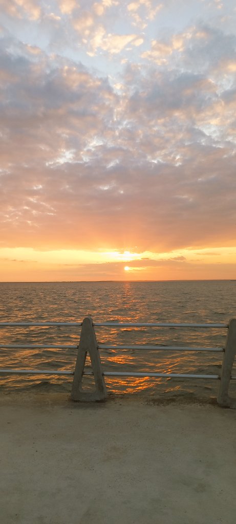 AbbeyS88's tweet photo. Here comes the sun☀️💜

Buen día #Maracaibo https://t.co/C2qmMoYU7x