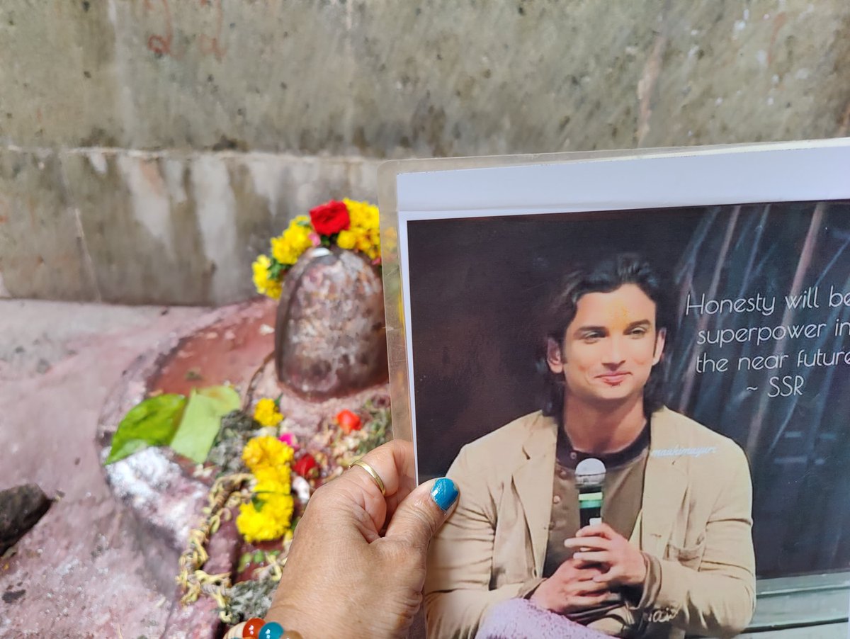 itsdevanie's tweet photo. Mother Son reached Rameshwaram in #itsSSRMonth & Performed Puja.
Miracle happened ๐one girl tried to Lighten 7 Diyas in front of MAHADEV but was unable to do it. I requested & lightened 2 Diyas then the girl did rest 5.
I felt @itsSSR PRESENCE and
7 DIYAS in Front of MAHADEV https://t.co/BzzjYzgl0w