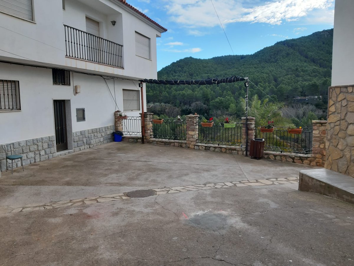 ElRall's tweet photo. 🏘️En la nostra #RutaDelsPoblesMenuts de hui visitarem, en companyia de @MaPilarMoreno, les localitats d'#Espadella, a l'#AltMillars, i de #Figueroles, a la comarca dels #Serrans. Parlarem amb els seus alcaldes sobre com afrontar el despoblament. https://t.co/rhZJhuxnYS