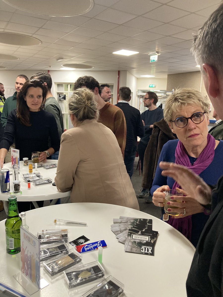 Gister ging de ROA over veiligheid. Veel onderwerpen kwamen langs zoals veiligheidsbeleving, overlast, verwarde personen, cybercriminaliteit. Interessant te horen wat de gemeente doet en wat de plannen zijn. Ook kon iedereen VR-brillen uitproberen van verschillende soorten drugs.