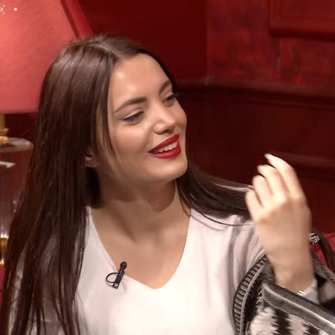 #ElifNurYel herzaman yanındayız ve seninleyiz başını dik tut kızım..💖😇