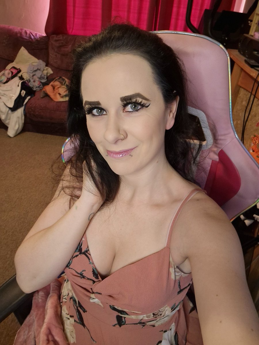 I'm so tired! We are having a snuggle stream today! Wanna come snuggle?! 

Probs gonna play WoW, cause... ya know... WoW 🤣 

Twitch.tv/Finnyilya 
#Finnyilya #finnyforce #twitch #streamer #gaming #justchatting #worldofwarcraft

@teamwildfirettv @dragonsquadfam