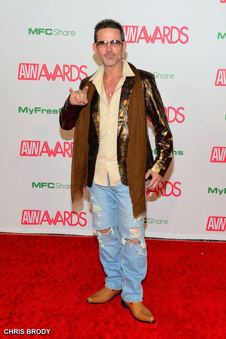 Some more AVN red carpet pics.  Chris Brody photos. https://t.co/mGKxL7PoSE