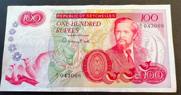 CavalierCoins's tweet image. Live on our auction this week ebay.co.uk/itm/3047727043…
#rare #rarebanknote #Seychelles #Seychellesbanknote #100rupees #1977banknote #old #banknotesoftheworld #papermoney #money #travel #worldpapermoney #oldmoney #rareoldmoney #onehundred #collector #Collectibles