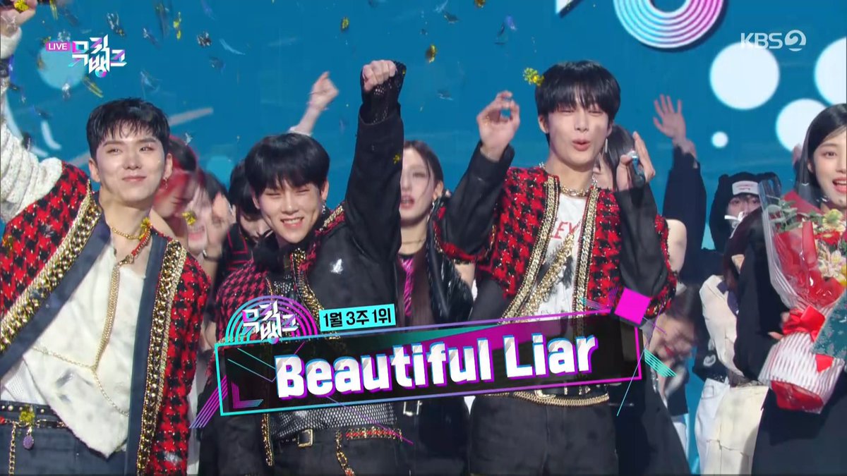 [🎊🎉]

 "Beautiful Liar" ile Music Bank'de ilk birinciliğimizi aldık Monbebe!!!! 

#BeautifulLiar1stWIN #REASON #BeautifulLiar
#MONSTA_X #MONSTAX #몬스타엑스