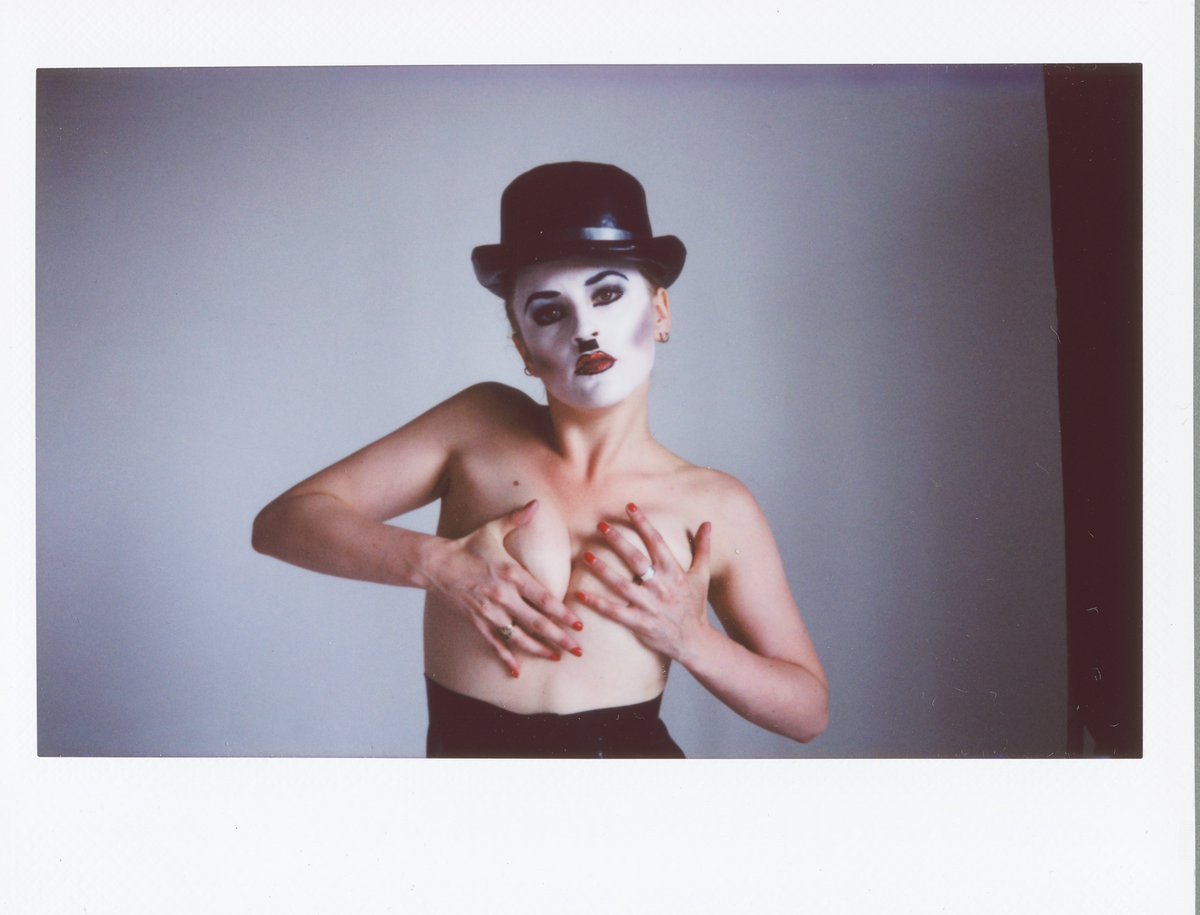 CabaretCamden's tweet image. FRID 20 JAN £10
camdencabaret.co.uk 
@heroicalive 37 Chalk Farm Rd #CAMDEN 
  strong #cabaret line up includes 
LACHIAN WERNER  + QUEERA LYNN + KLAUSE FANTASTICH + MISS APPLE TART #londonshow #girlsrule #standupcomedy #drag #burlesque #clown &amp;amp; BIG DISCOUNT only £10 #Students