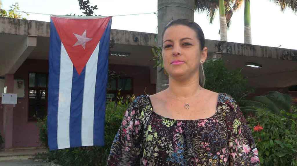 EVilluendasC's tweet photo. Es la Primera Secretaria de la @UJCdeCuba, con todas las responsabilidades que eso trae. Tiene 2 hijos pequeños. Y acaba de terminar el doctorado... Ella supo #JuntarYVencer. ¡Felicidades! https://t.co/8QyDQysFf9