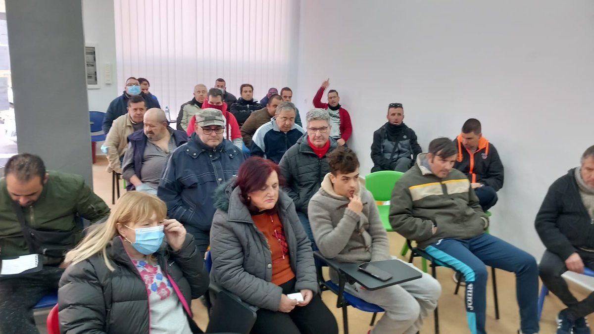 afemnor's tweet photo. Primera Asamblea General de personas usuarias de #Centrodedia, +Madera y +Huerta de #AFEMNOR 
Éxito de participación #enprimerapersona con valiosas sugerencias y presentación del  #SEPAP,prog. #voluntariado y +Costura.
 Cofinanciados por @VicepresidenRM y @FundlaCaixa https://t.co/y1NENkgQJJ