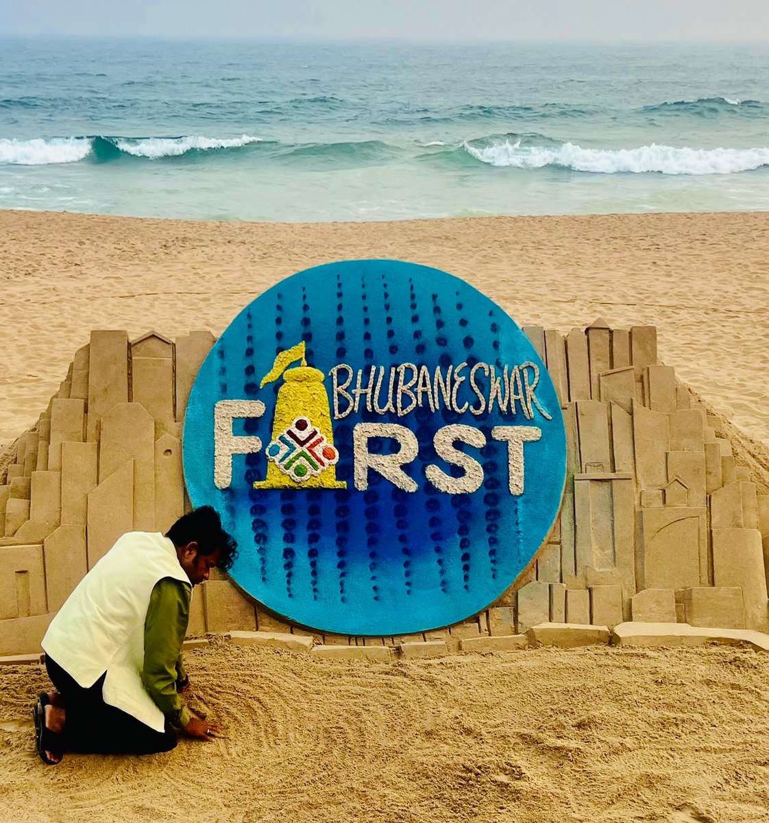 BMC on Twitter "Beautiful sand art by International Sand Artist