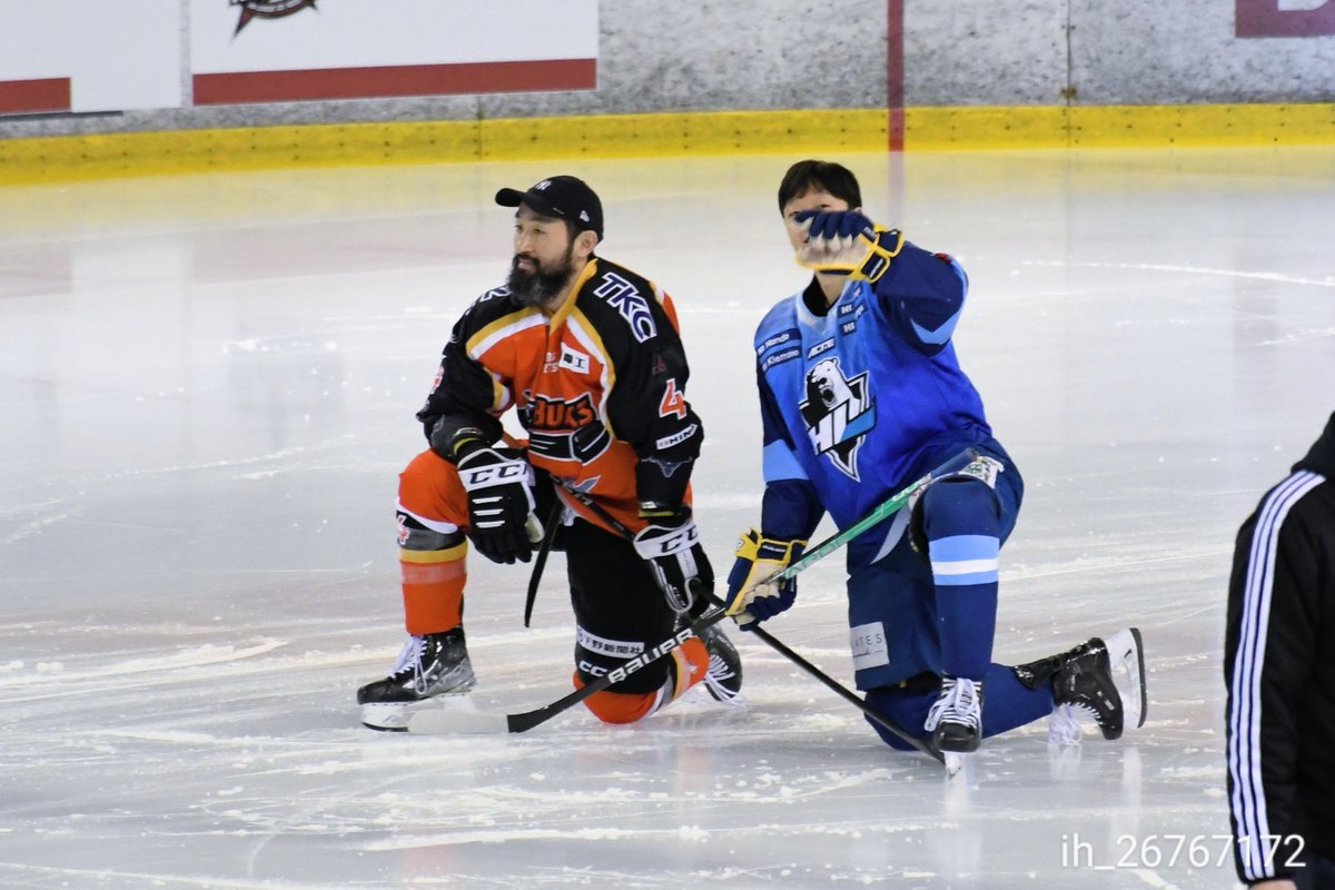 ih_26767172's tweet image. あそこで撮ってるよ～‼️って駿さんに教えてくれて 
 #アイスホッケーヒーローズ2
 #アジアリーグアイスホッケー
 #HLアニャン
 #栃木日光アイスバックス
 #アイスバックス