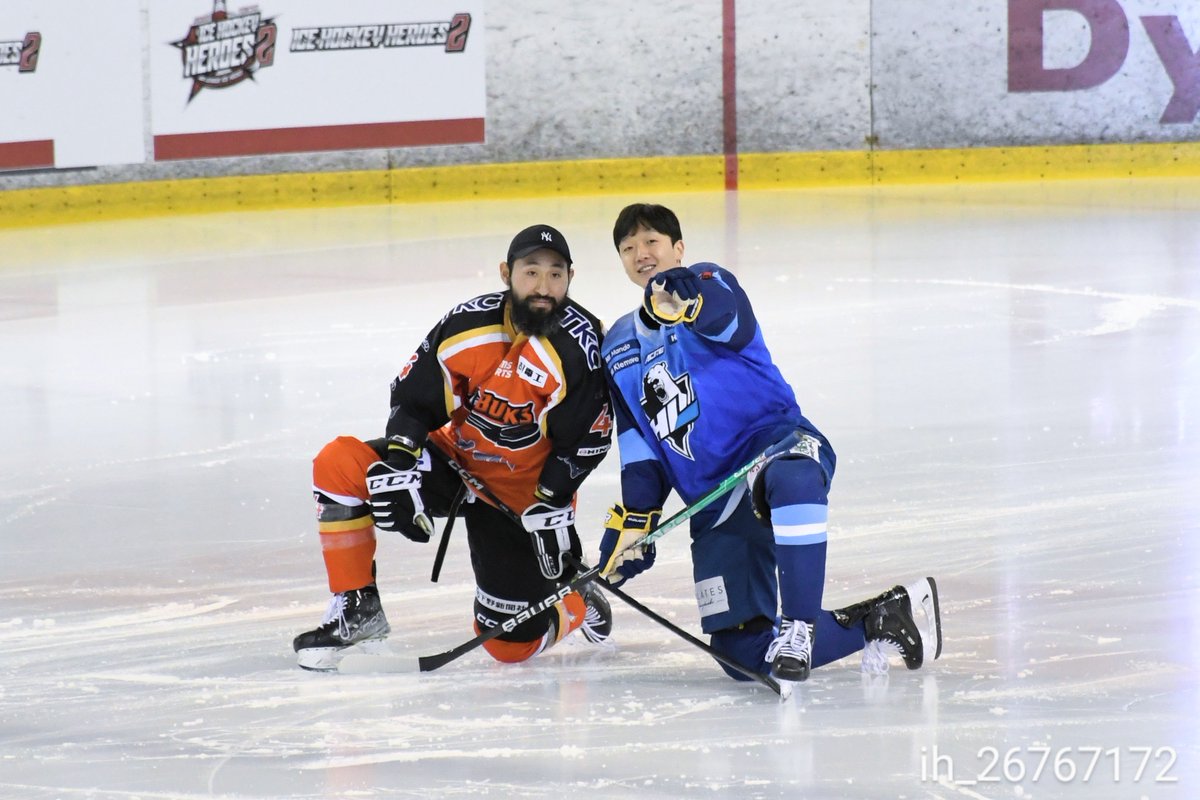 ih_26767172's tweet image. あそこで撮ってるよ～‼️って駿さんに教えてくれて 
 #アイスホッケーヒーローズ2
 #アジアリーグアイスホッケー
 #HLアニャン
 #栃木日光アイスバックス
 #アイスバックス