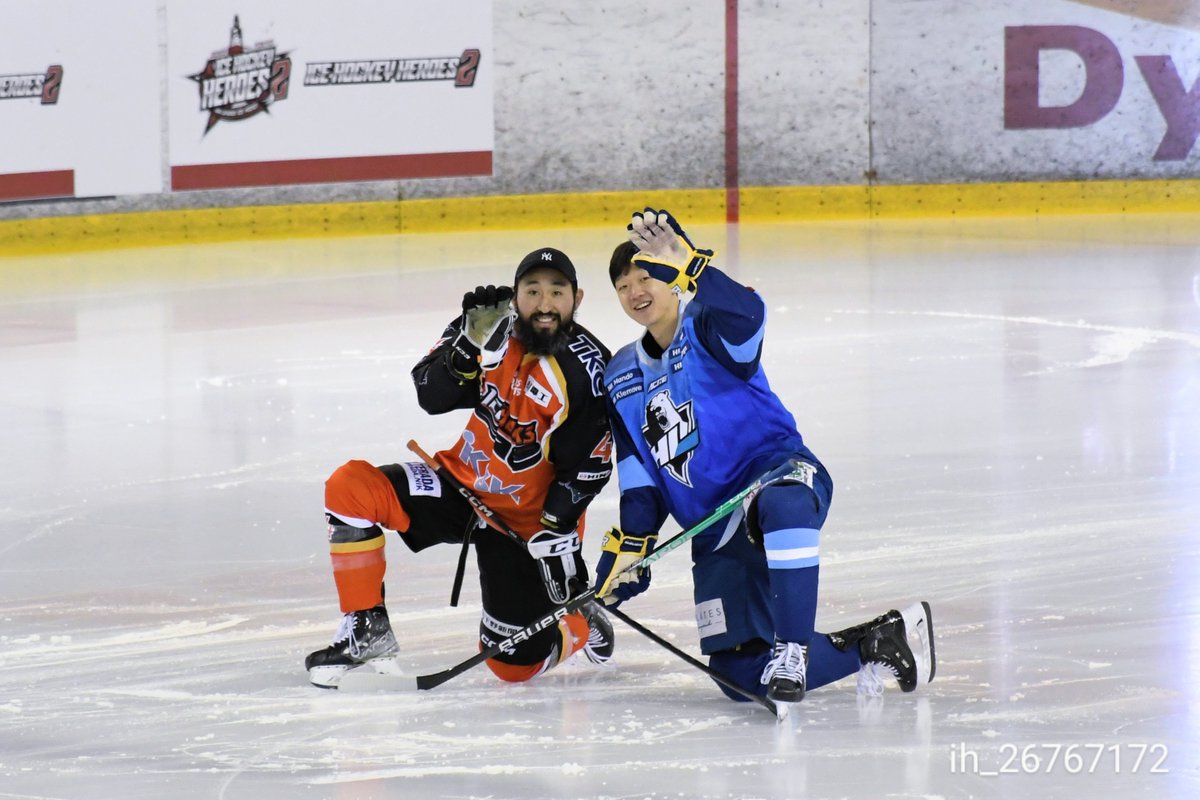 ih_26767172's tweet image. 2人でおててふりふりしてくれた☺️
 #アイスホッケーヒーローズ2
 #アジアリーグアイスホッケー
 #HLアニャン
 #栃木日光アイスバックス
 #アイスバックス